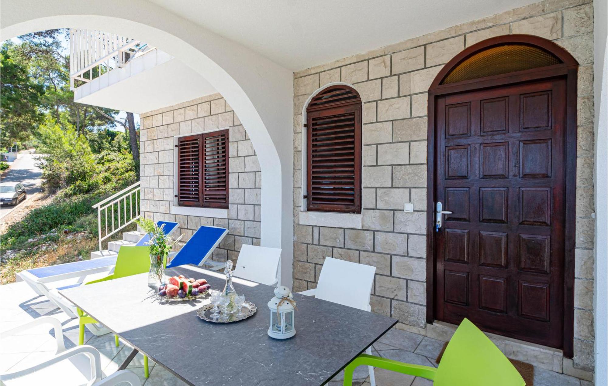 Pet Friendly Home In Prigradica With Kitchen Exterior photo
