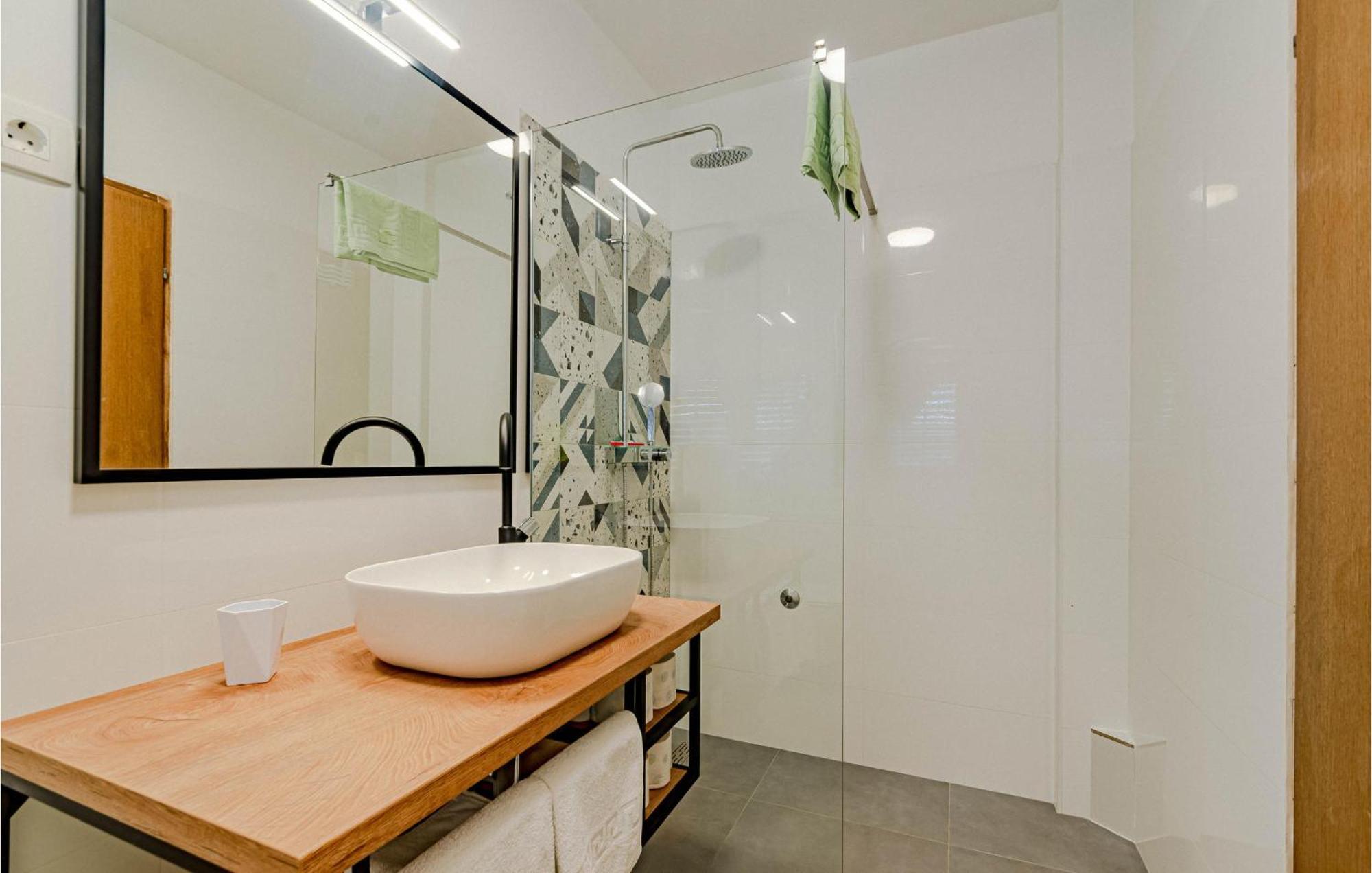 Pet Friendly Home In Prigradica With Kitchen Exterior photo